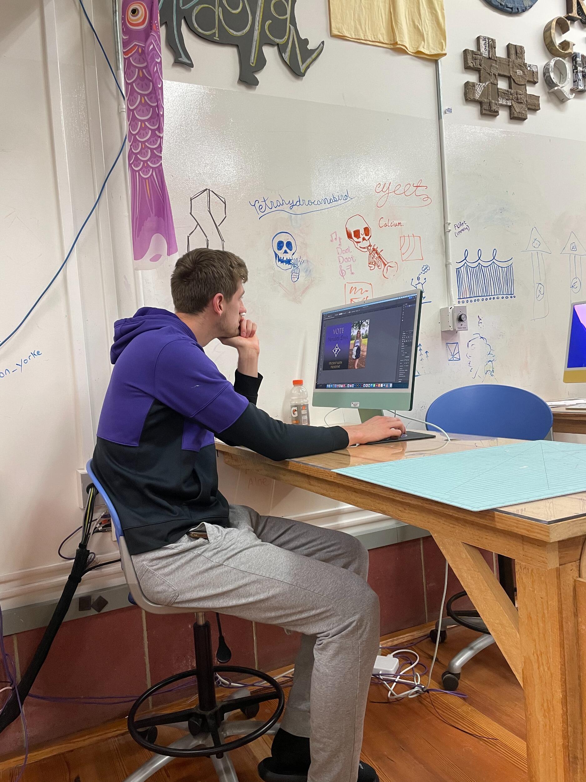 "Vote for Mere" says Jonny! Putting his computer design knowledge to use for Mere's Student Body President campaign! The most supportive Beau :)