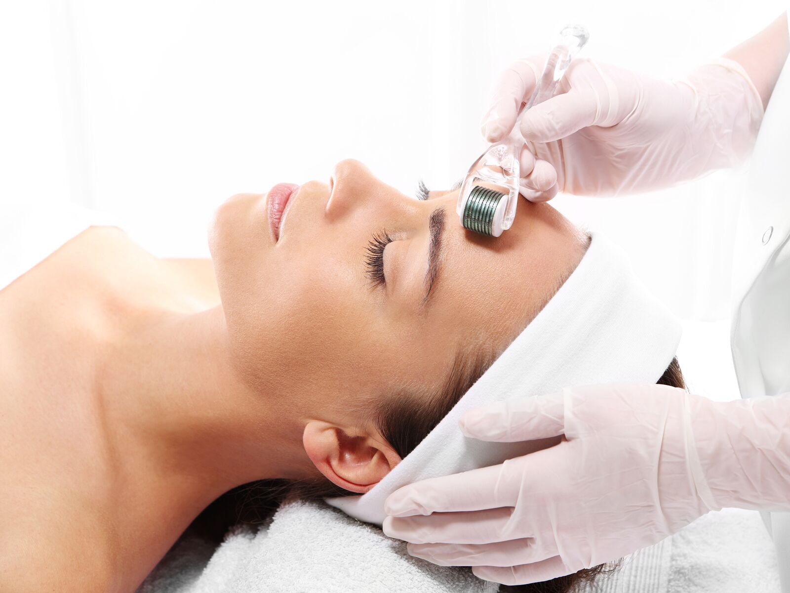 woman getting microneedling beauty treatment