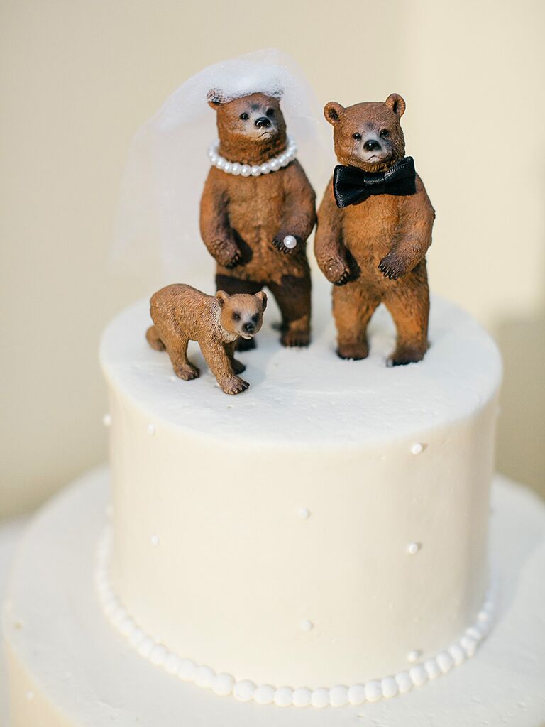  Funny  Cake  Toppers  for the Minimalist and Lighthearted Couple