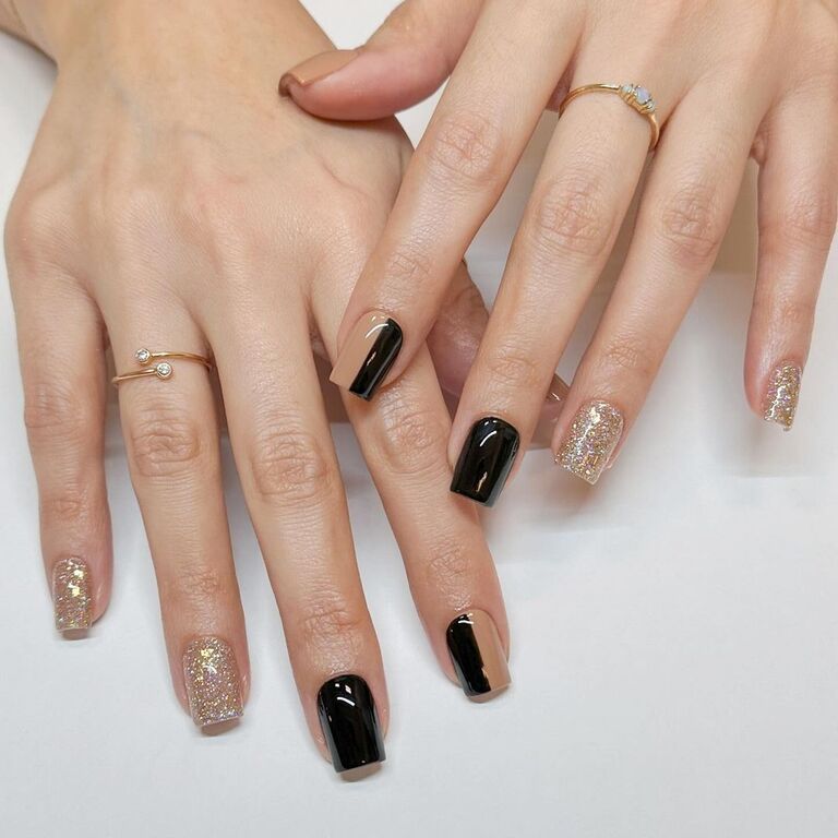 Black and gold bachelorette nails