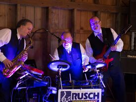 Rusch Entertainment - The Ultimate Party Band CEYX - Variety Band - Freeland, MI - Hero Gallery 4