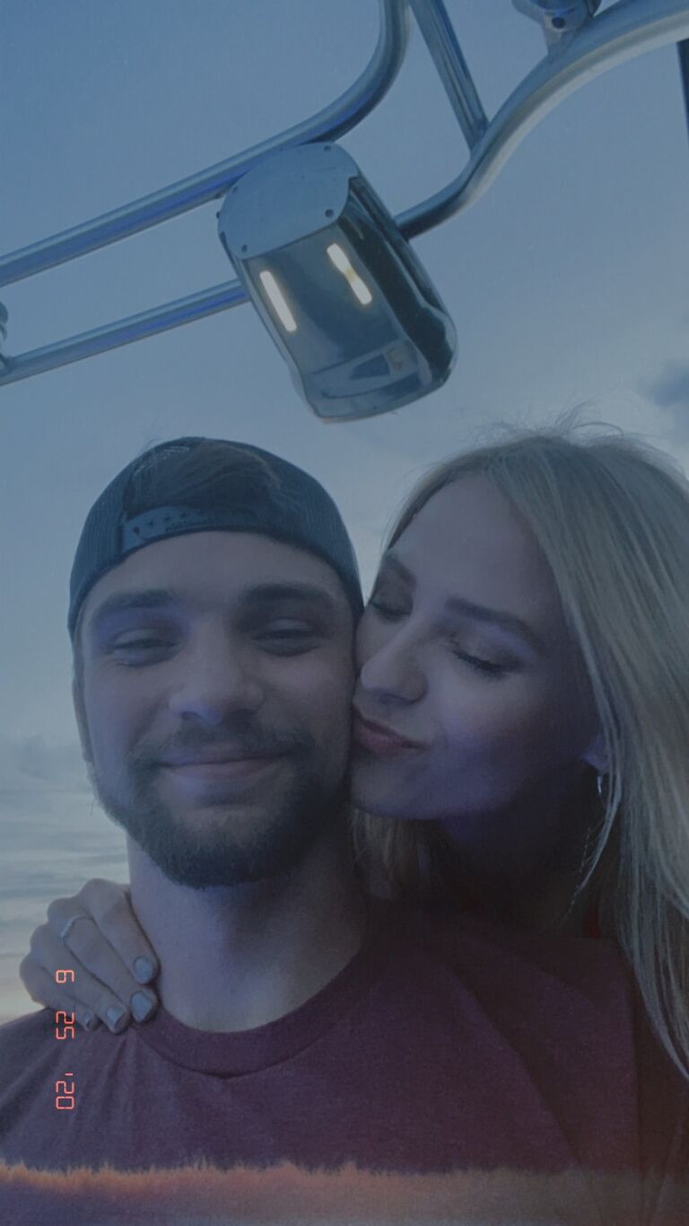 A date night on Riblake, and Megan couldn't figure out how to drive the boat to the dock to get Sam π