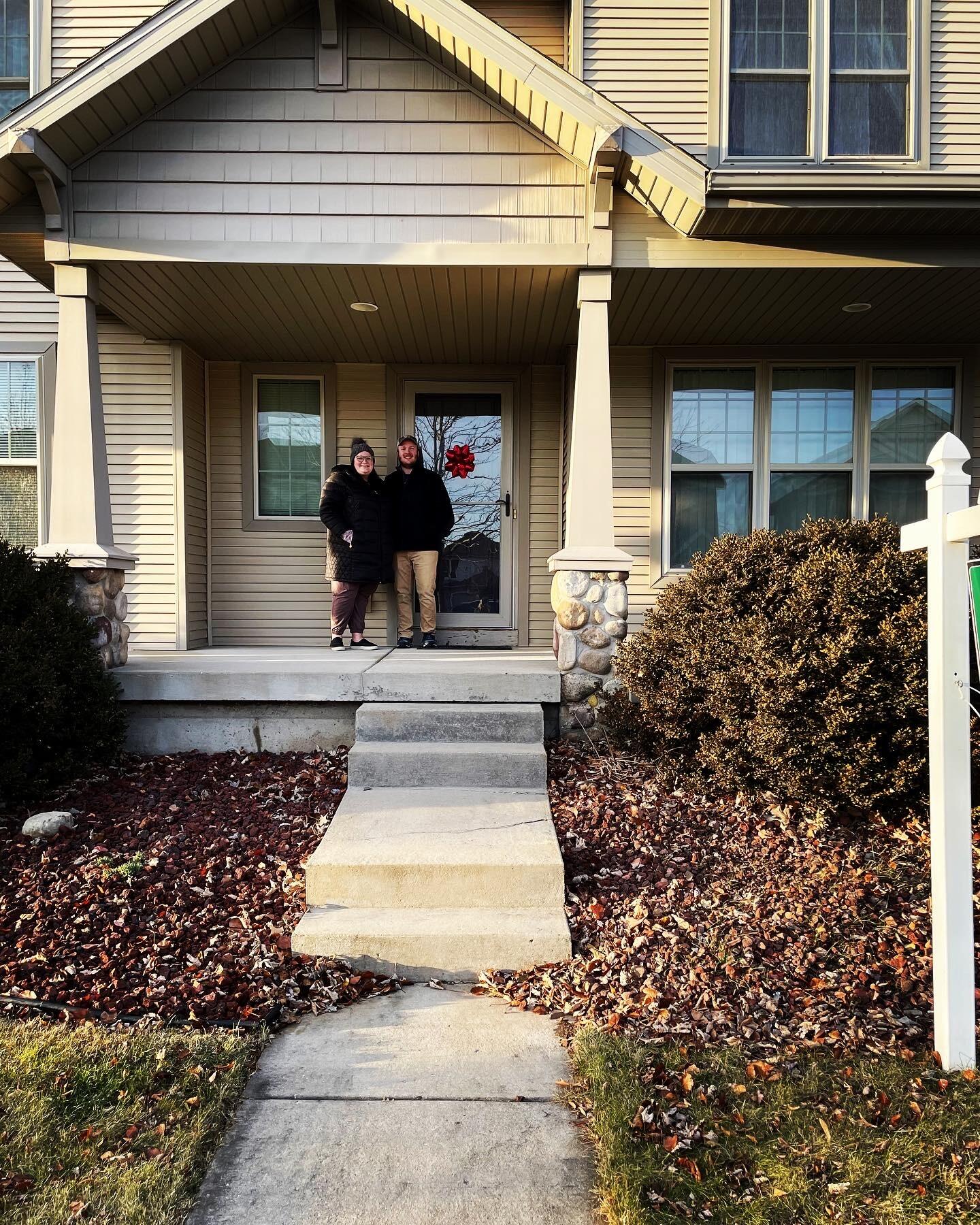 WE BOUGHT A HOUSE! 