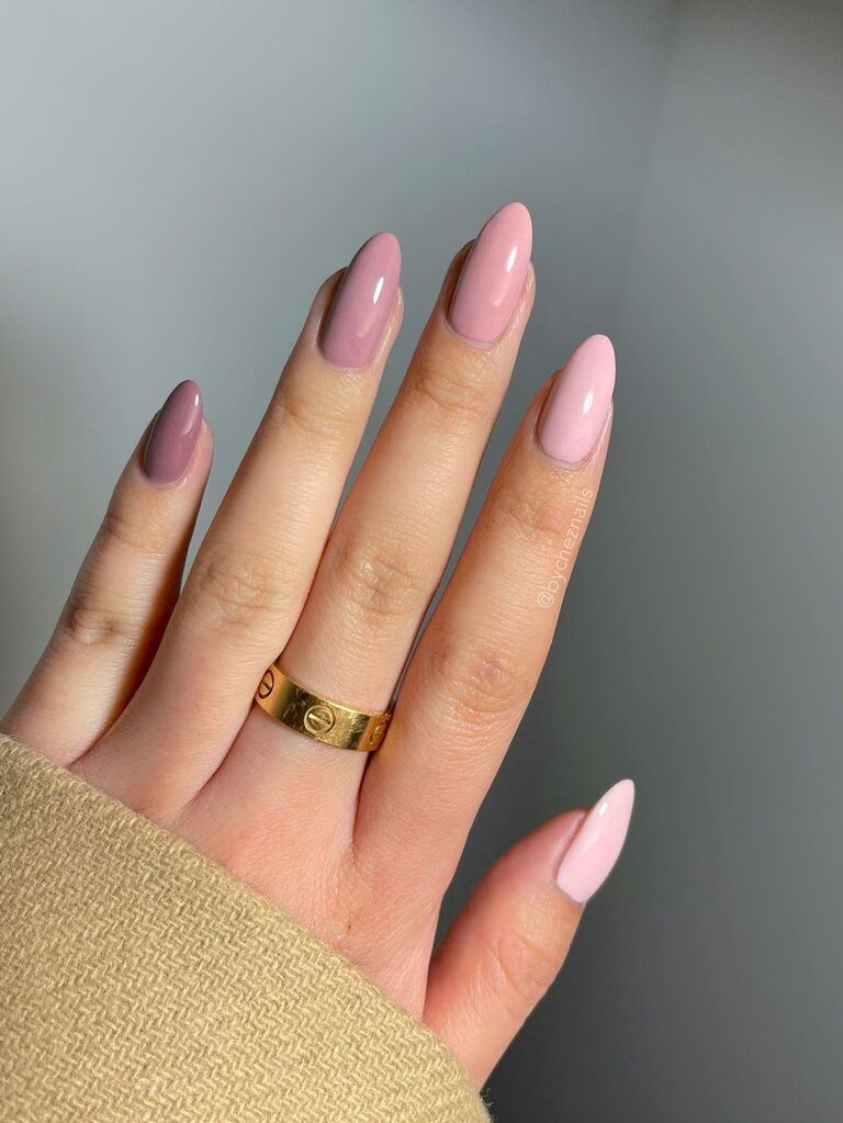 Muted ombre pink nails