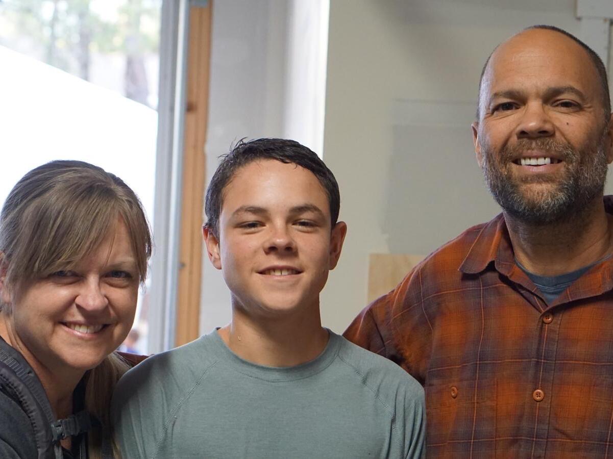 Although Caleb knew much of the Bible and was not ashamed of the Gospel, he didn’t know the Lord in an intimate and redemptive way. It was only when he was 16 years old that God began to speak to his heart. Caleb experienced immense joy and peace to know that God had made him his son, and on October 24, 2020, he was baptized in his church in Colorado.
By the grace of God when Caleb and his family moved to Cuenca, Ecuador, in 2023, his faith in the Lord significantly grew stronger. The Lord used his now Pastor, Isaías Velandia, to encourage and challenge him in his faith. Caleb is now secure in the hope that the Lord will never leave him but every day teach and guide him until the end, and help him grow in wisdom and have joy in the Lord.