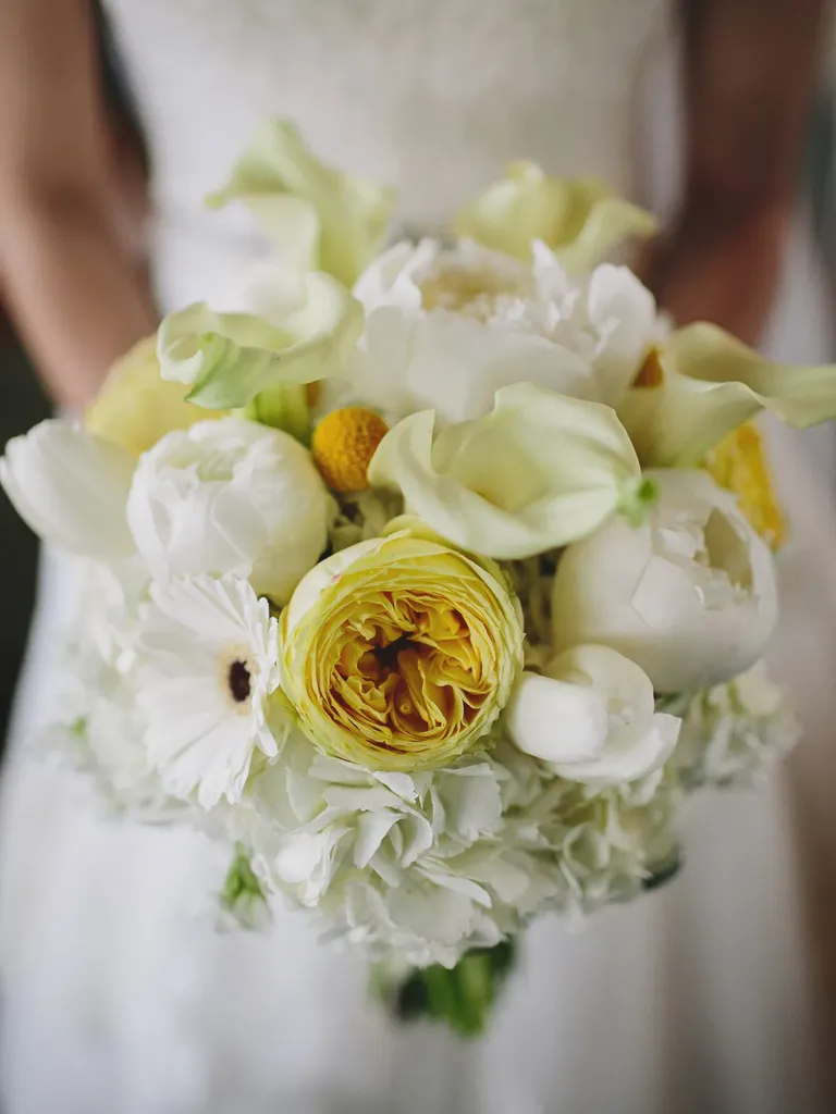 Cheerful Yellow and White Spring Wedding Bouquet