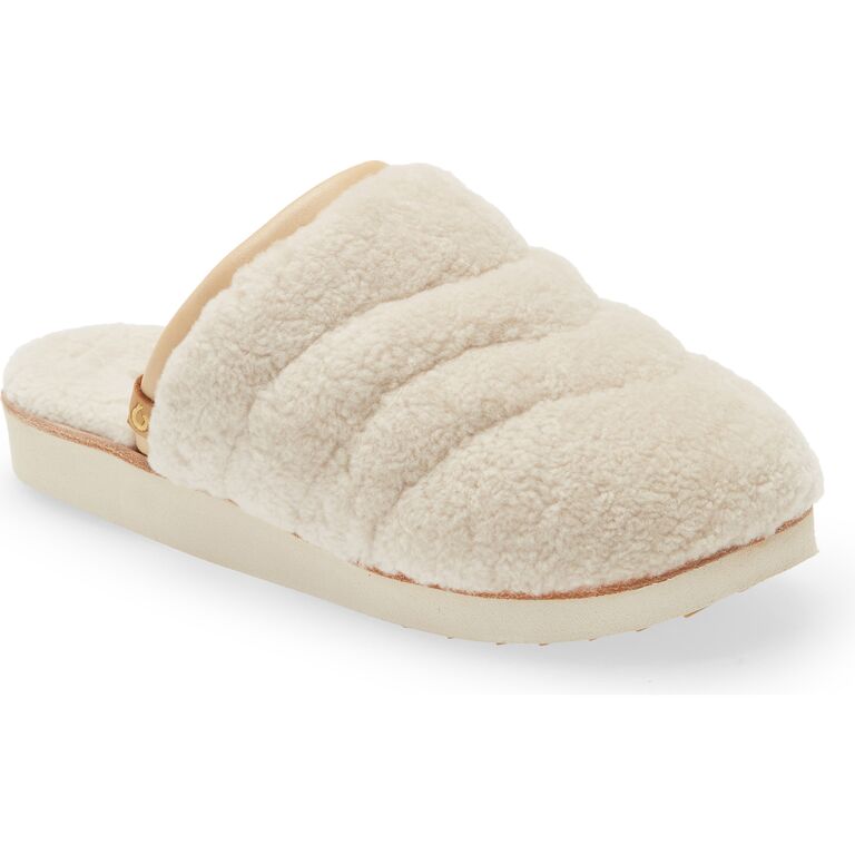 Cream fuzzy slipper with comfortable foam base