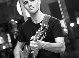 Eric Vanderwall - Acoustic Guitarist - Portland, OR - Hero Gallery 1
