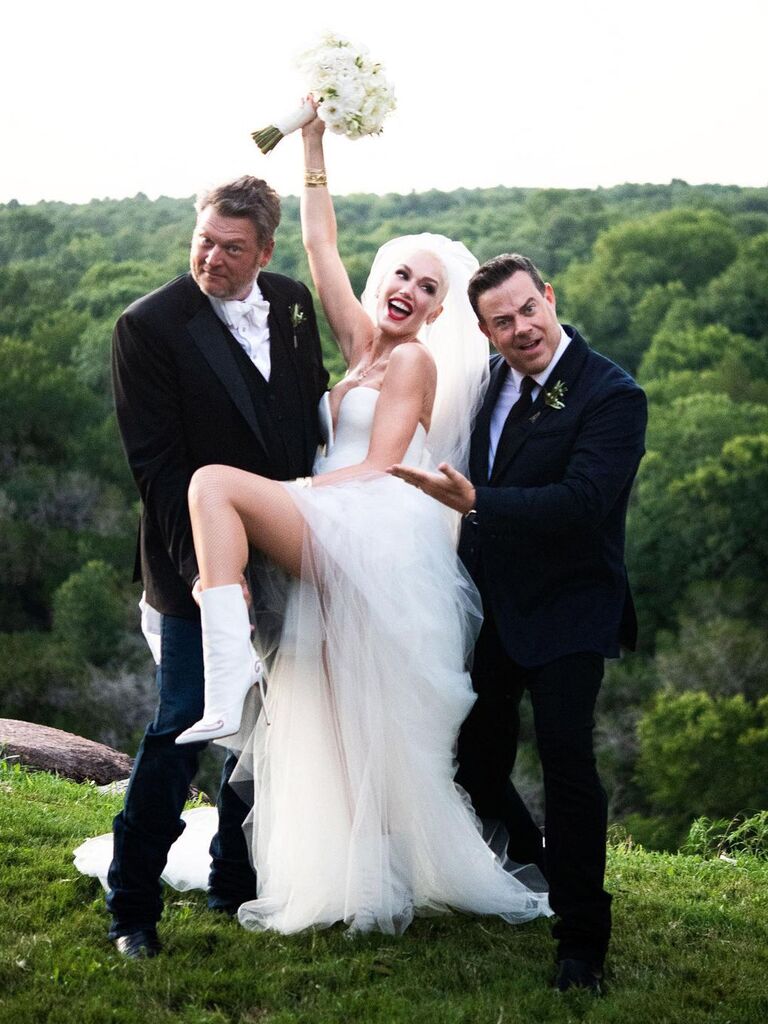 Gwen Stefani posing in Vera Wang wedding dress with Blake Shelton and Carson Daly