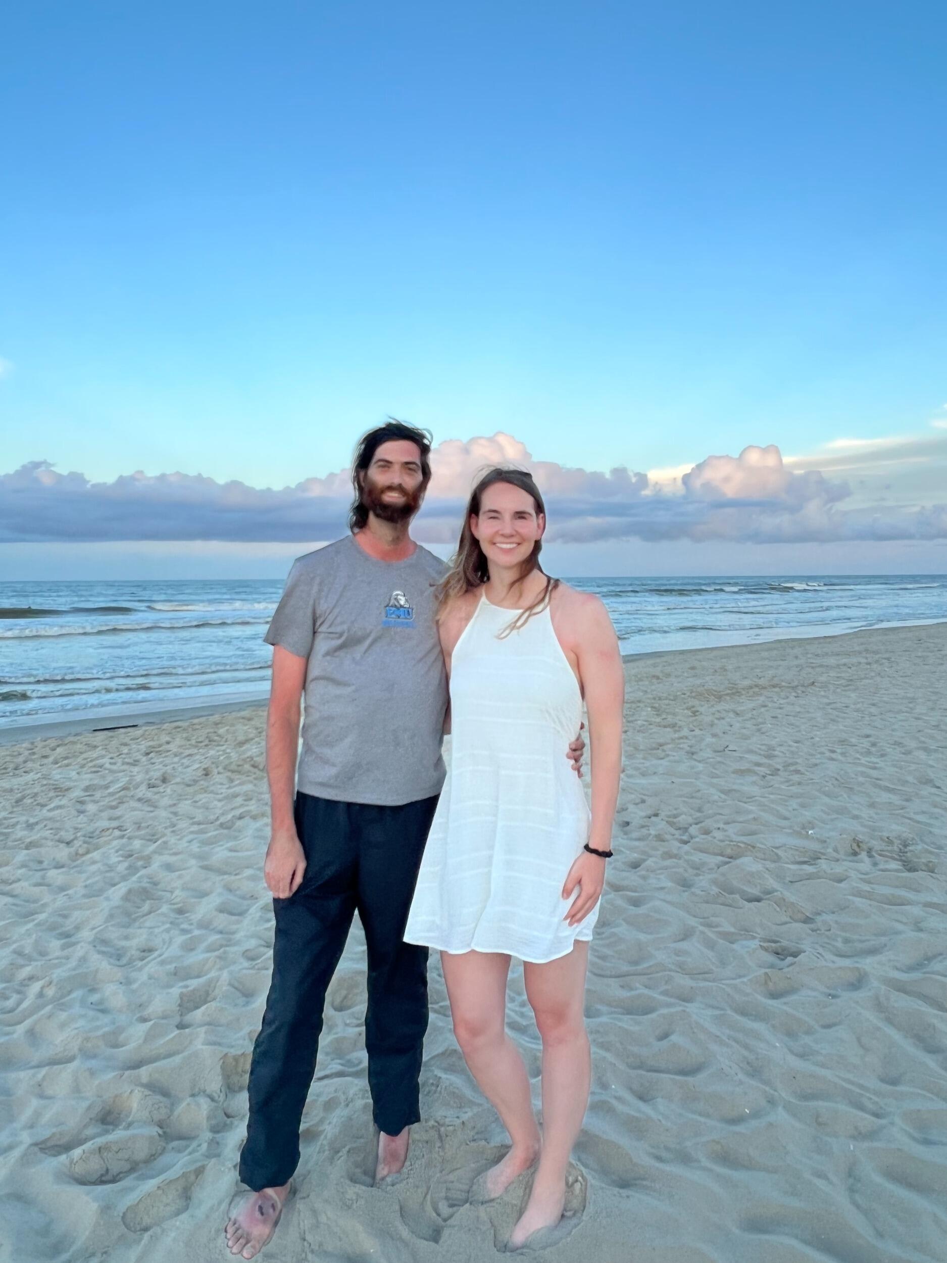Ross joins the Carr family for the infamous beach vacation. 