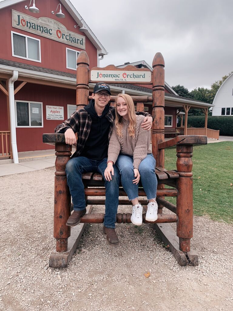 Our annual apple orchard date & favorite time of year. 