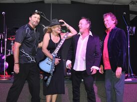 Sue and the Survivors - Cover Band - Bradenton, FL - Hero Gallery 3