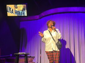 Lisa Holly - Stand Up Comedian - Los Angeles, CA - Hero Gallery 2
