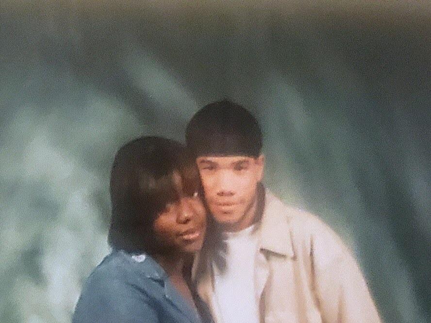 Tylik's first trip to California:
In my head, I asked, "Why in the hell do these people wear hoodies, it ain't even chilly out here. I soon learned, that Night time and Mornings are a complete different story. These pictures survived our entire adulthood..which made so much sense to me. 
