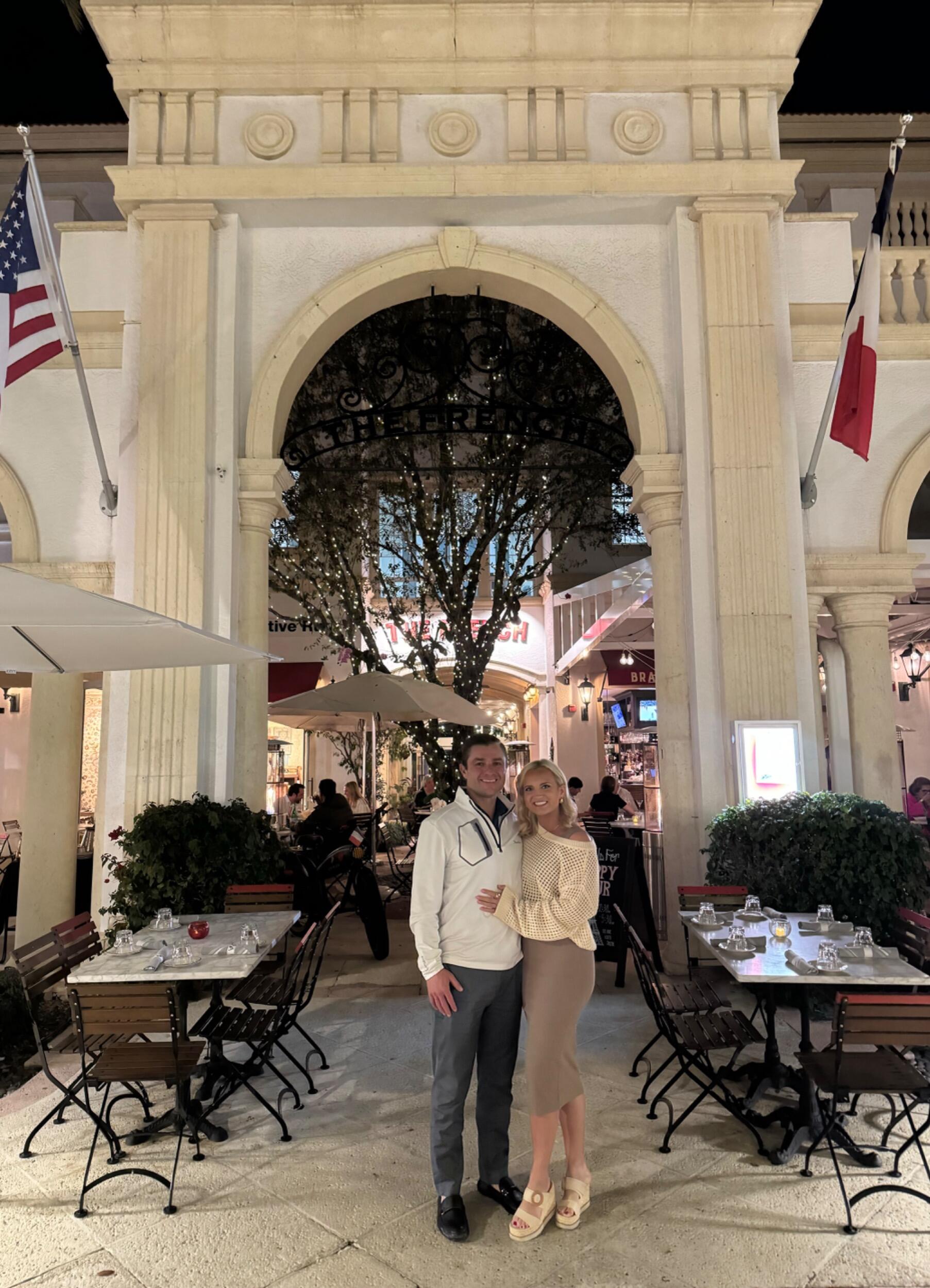 Ryan traveled to Naples with Sarah’s family for the first time. We both love
spending time here and
going to different restaurants! Ryan spent a lot of time in Naples’s during COVID. 
