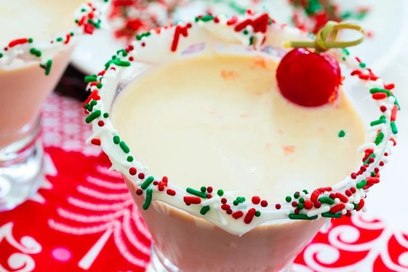 Christmas & Holiday Cocktail Recipes - sugar cookie martini