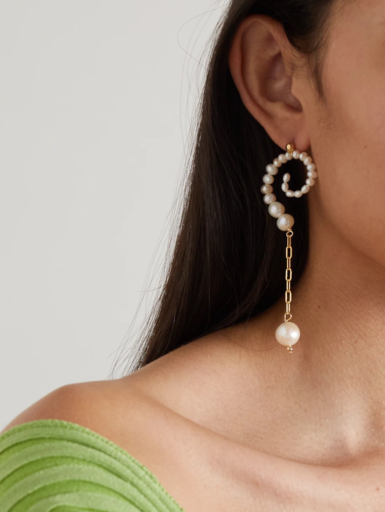 Dangling pearls in swirl design with gold chain