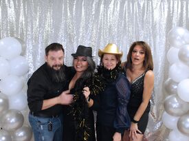 Snap Shot Fotos - Photo Booth - Bloomingdale, IL - Hero Gallery 1