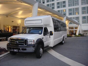 Ibex Limousine & Shuttle Service - Event Limo - Orlando, FL - Hero Main
