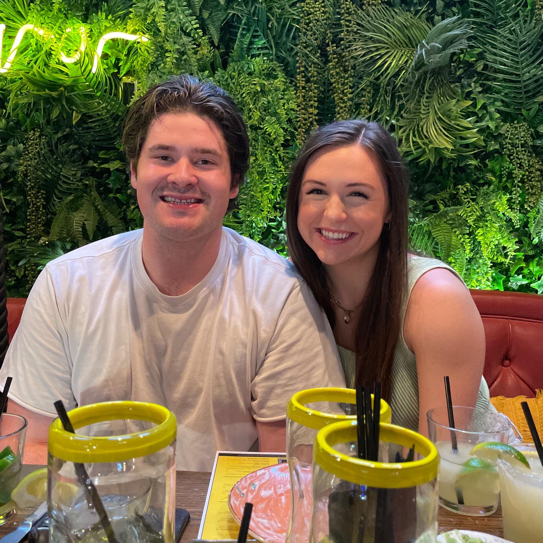 Garrison moved to Dallas and went to dinner with Kelly and her friends to welcome him to the city... still just friends.
