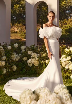 Two-piece mermaid silhouette wedding dress with sweetheart neckline in stretch mikado and detachable organza floral collar