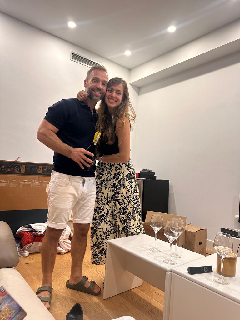 Muy felices nos mudamos a nuestra nueva casita / Nous avons ensuite emménagé dans notre nouvel appartement 