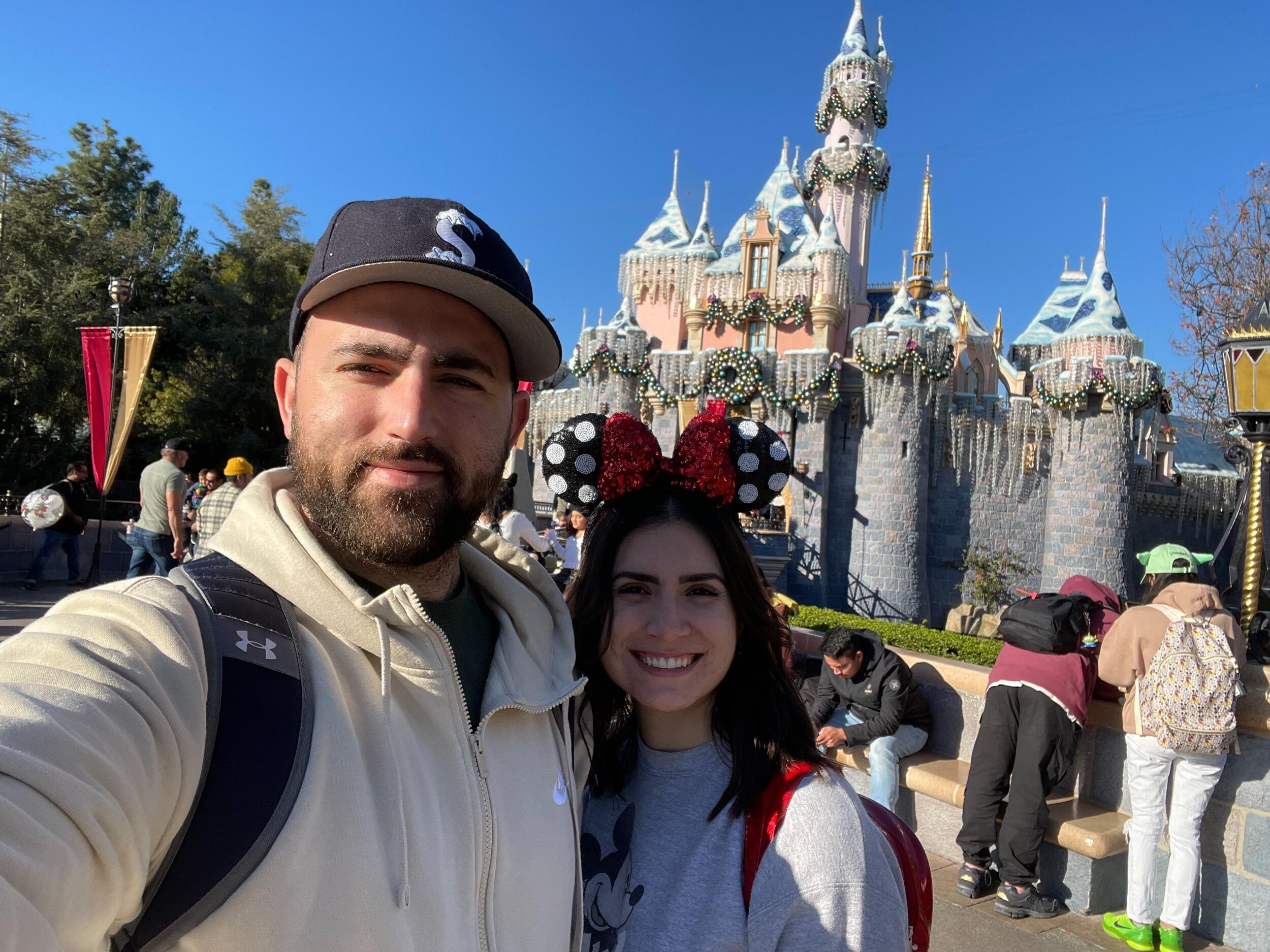 Rachel convinces John to go to Disneyland for the holidays. 