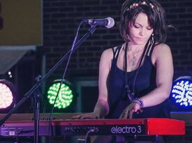 Kala Farnham - Singing Pianist - Pomfret Center, CT - Hero Gallery 3