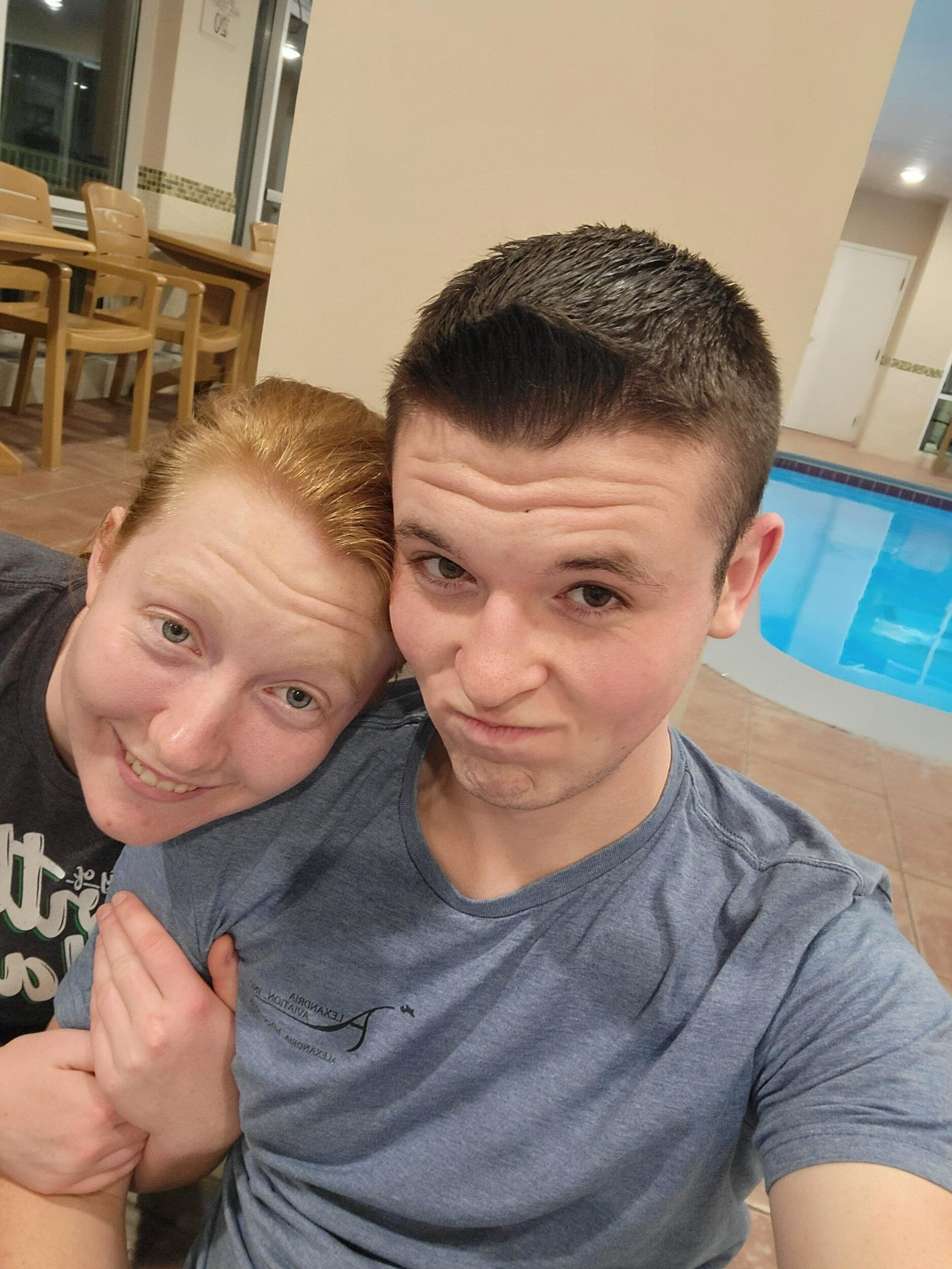 Benjamin convinced Lydia to join his crazy family on a trip to Florida.