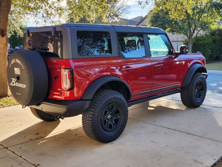 EJ sells his bronco to buy her a ring. Minavet is still clueless.
