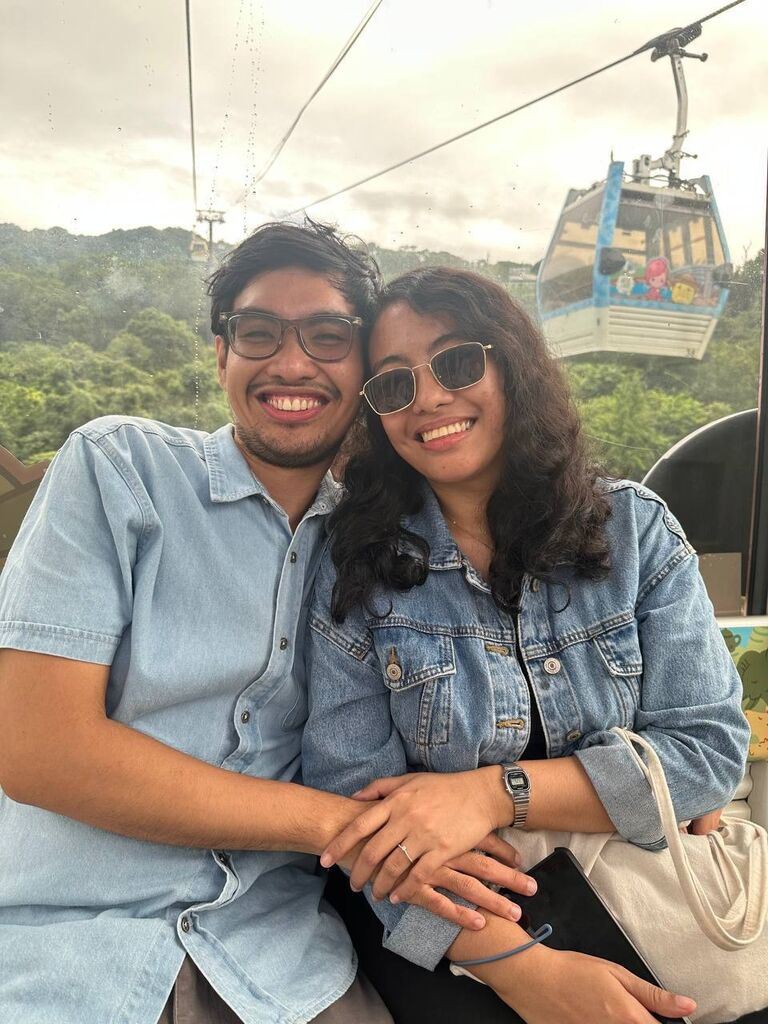 It was Arbhen's 28th birthday that day and he celebrated it with Dolly, Nhize (his sister), and his Papa Arnel in Taiwan. Inside the cable car traveling 275 meters above sea level, with the right timing, Arbhen nervously pulled out a ring and popped the question... And now they're here, ready to get married!