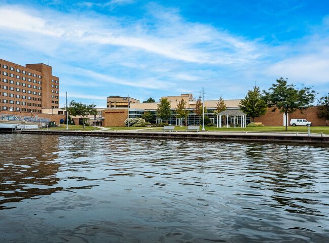 Oshkosh Waterfront Hotel | Oshkosh, WI Reception Venues