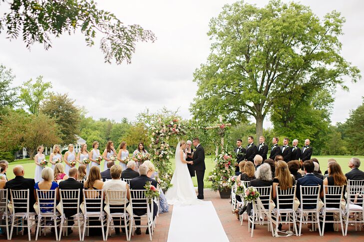 Classic Ceremony At The Cincinnati Country Club In Cincinnati Ohio