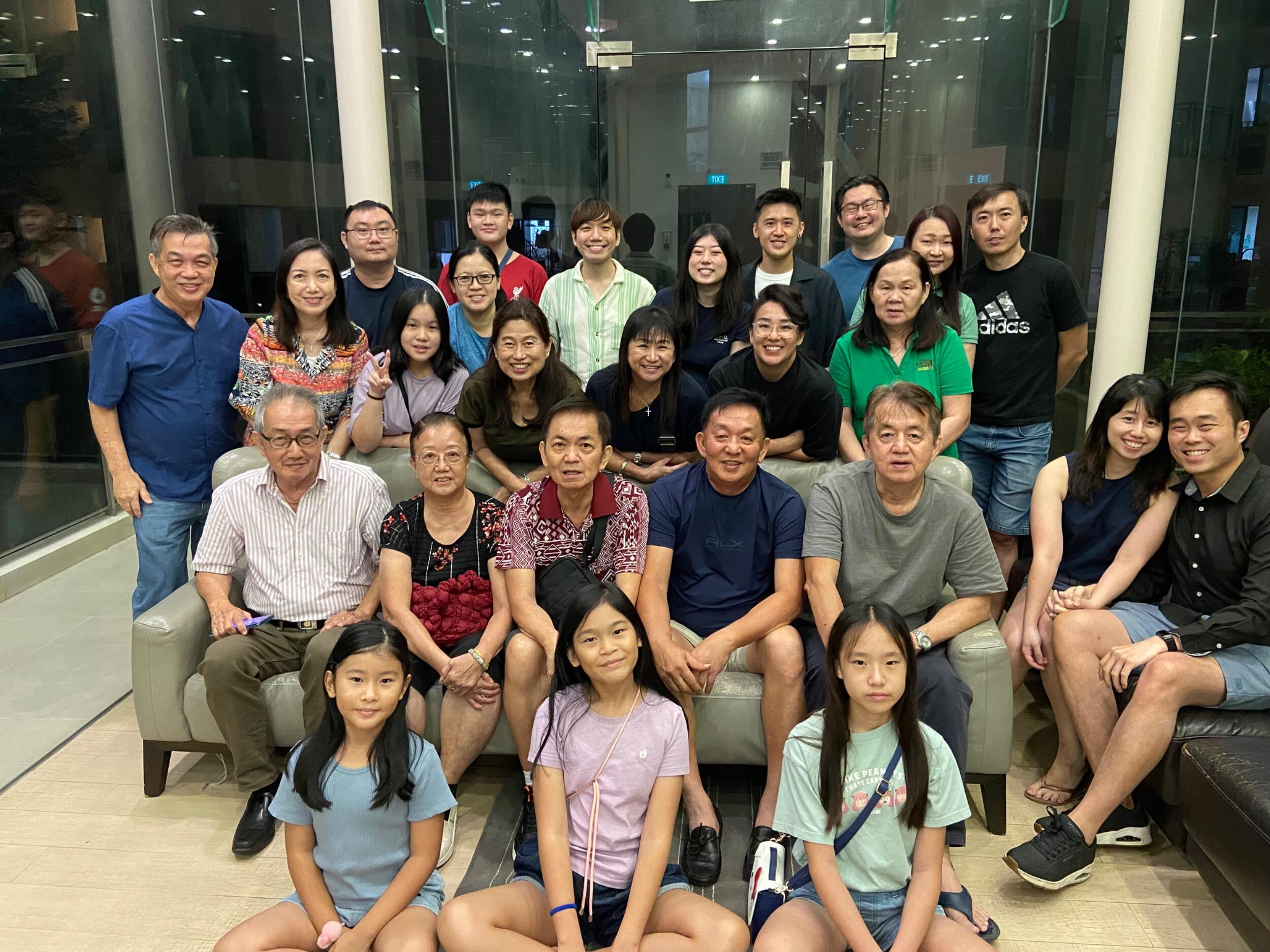 Aaron meets Ting’s extended family :)