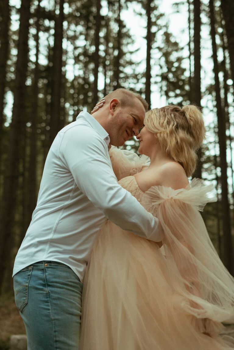 After a summer filled with love and excited from their engagement, Jason and Megan had so many ideas for how they wanted to plan their wedding. They wanted to perfect place to showcase their personalities, their love and a place big enough to celebrate together with their loved ones. That is why they chose Flagstaff, Arizona. It is filled with beautiful pine trees, amazing weather and full of activities to celebrate with!
