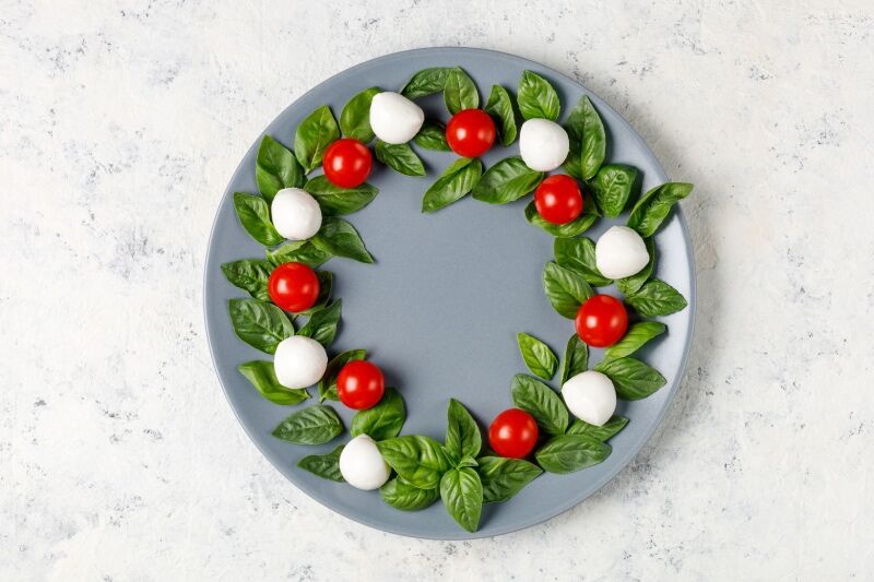 Christmas in July party ideas - caprese Christmas wreath