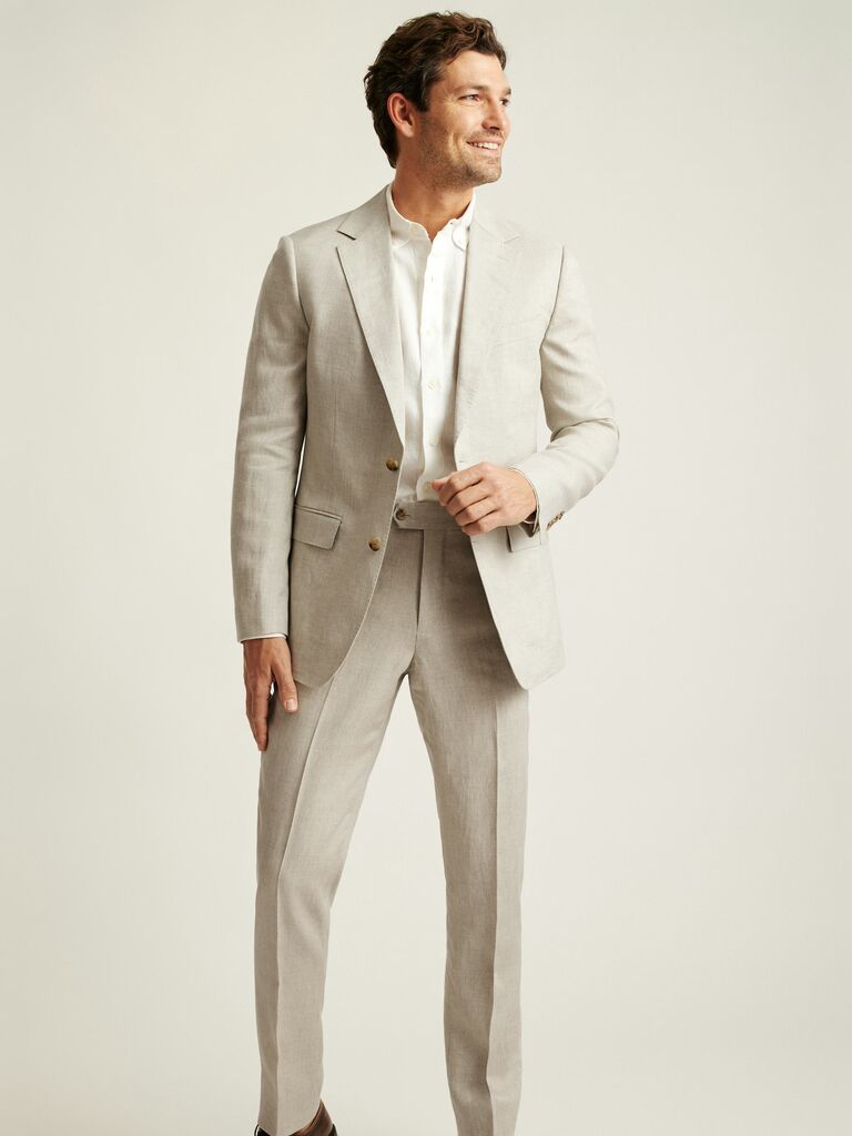 How to Nail Beach Wedding Groom Attire