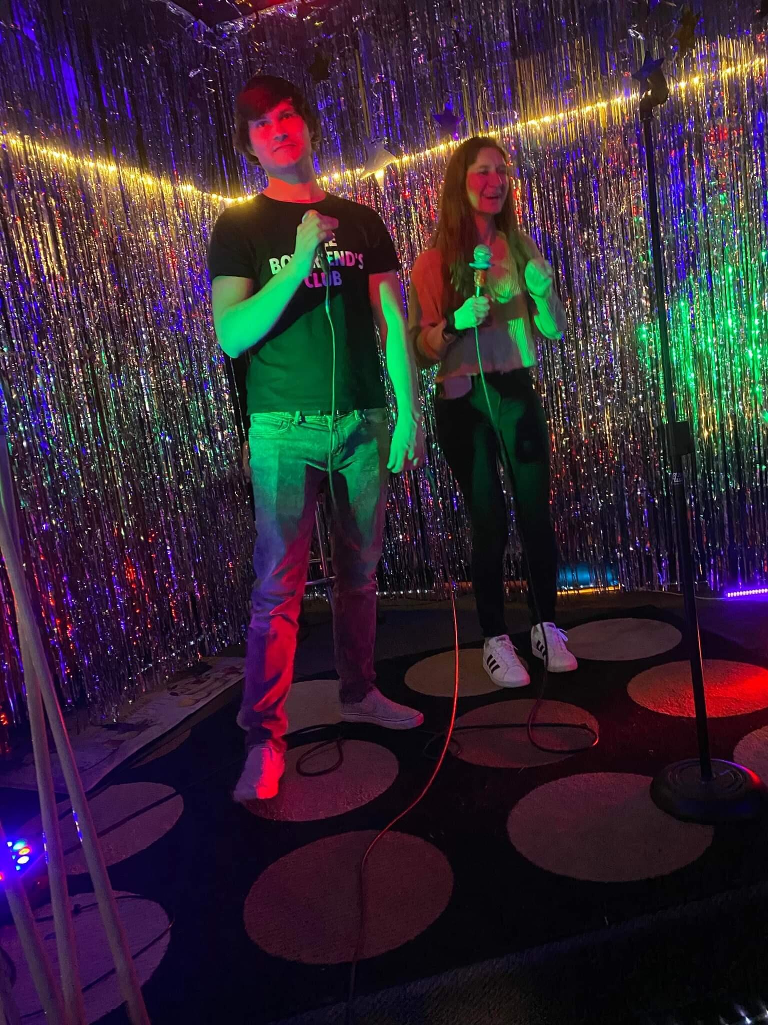 Jake and Amanda are karaoke enthusiasts!