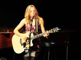 Melanie Dekker - Singer Guitarist - Vancouver, BC - Hero Gallery 4