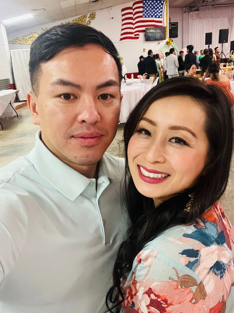 At Patsia's wedding. Lor meeting the Yang side for the 1st time.`
