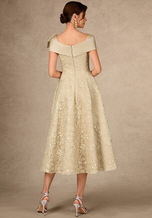 Celebrate this proud and beautiful milestone in the JJ's House Foley A-line Sequins Satin Mother of the Bride Dress! Designed with elegant details and a sophisticated silhouette, this gorgeous outfit ensures you look stunning and feel confident as you witness your child's unforgettable day.