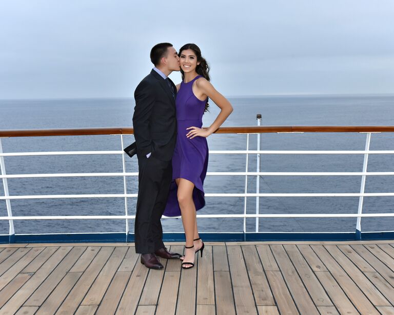 Carlos and Larissa spend their first vacation together with Carlos' family on a cruise. 