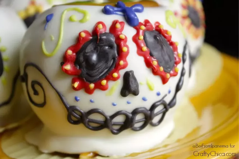 How to host a Dia de Los Muertos party - sugar skull caramel apples
