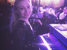 Lis Bockelman | Piano Entertainer & Vocalist - Singing Pianist - New York City, NY - Hero Gallery 4