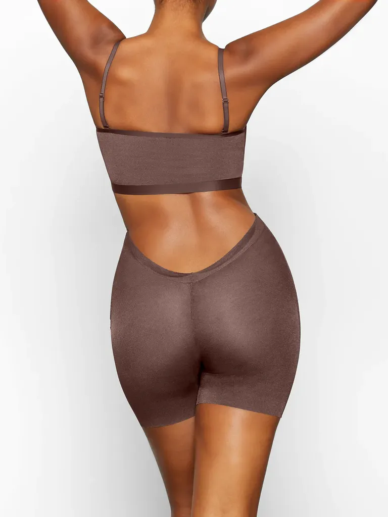 File:Sheer tights or pantyhose with high waist control top and thong back-  rear view 01.jpg - Wikimedia Commons