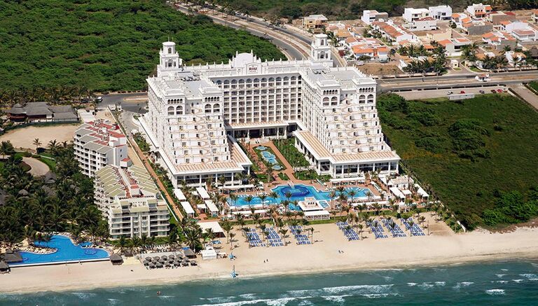 Check-in at Riu Palace Pacifico / Bachelor & Bachelorette Parties!