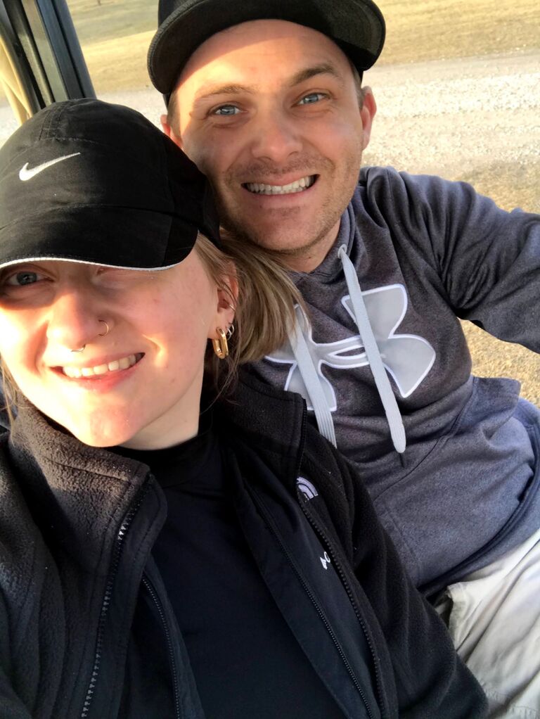 Joanna learns how to golf ! 