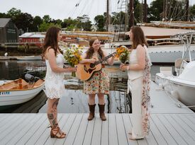 Alice Limoges - Singer Guitarist - Camden, ME - Hero Gallery 1