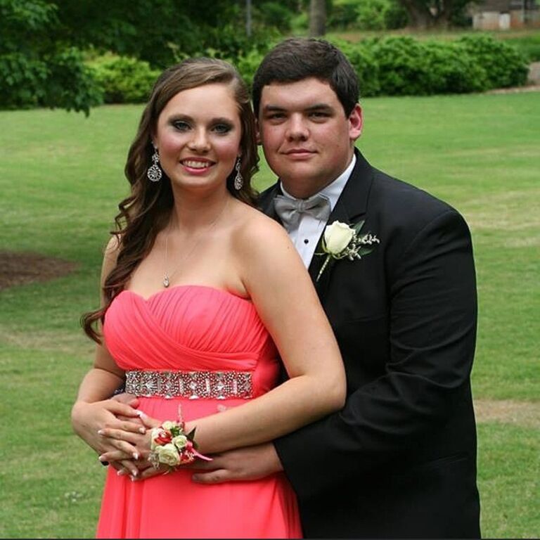 Dustin's Senior Prom, Lexie's Junior Prom