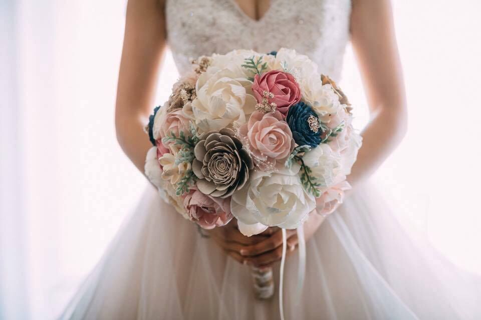 Featured image of post Sola Wood Flowers Wedding Bouquet